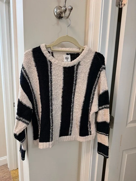 Billabong Black & Cream Striped Sweater in Size S - Picture 5 of 12